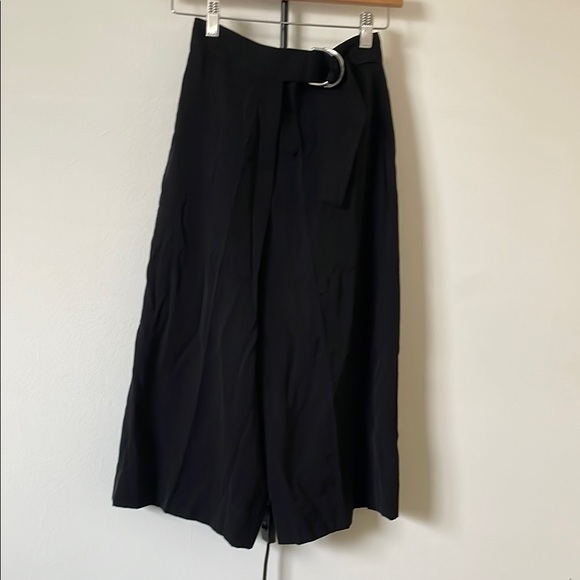 Theory. Size 00. Elegant Black Culottes with built in belt/buckle - Picture 4 of 6